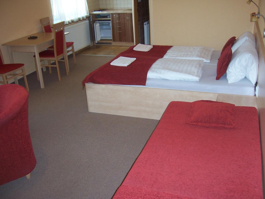 Pension Euro Mikulov Habitación foto